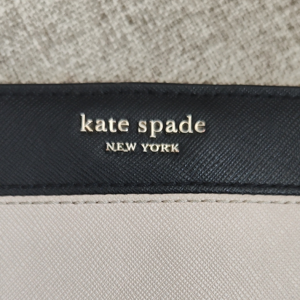 Kate Spade Black and Tan Saffiano Leather Bifold  Snap Closure Wallet - Picture 3 of 11